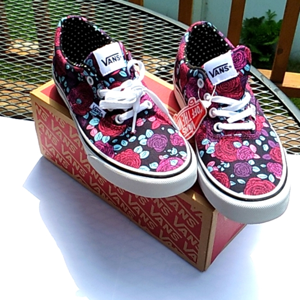 🌺💥⭐🌻NIB Women's Van's floral off the wall shoes size 6🌺💥⭐🌻